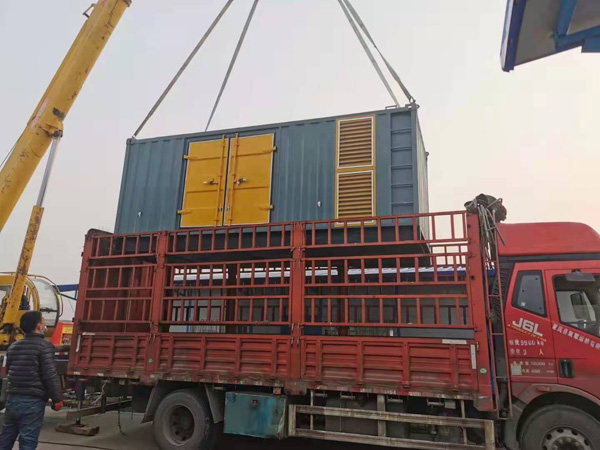 海伦如何根据测量要求选择合适的电压表量程？