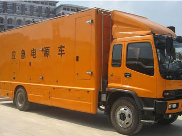 海伦冬季柴油发电机启动前,如何检查燃油系统中的积水?